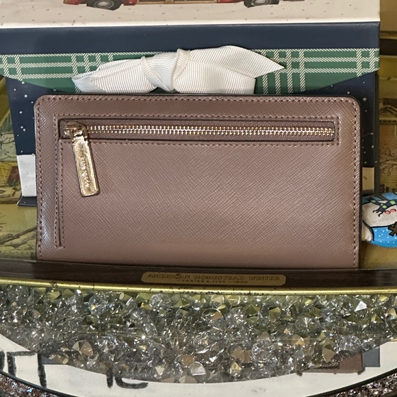 EUC Kate Spade New York Laurel Way Stacy wallet. - Picture 2 of 3